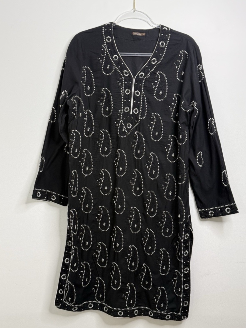 J McLaughlin Kiara Embroidered Black White Long Line Tunic Top Sz L Resort-wear